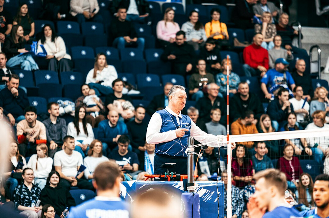 Speaker presenting on stage to an audience